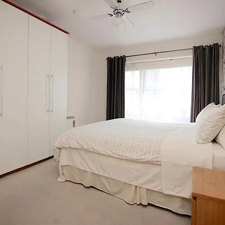 Central Apartment At Hyde Court, Dublin 2 アパート